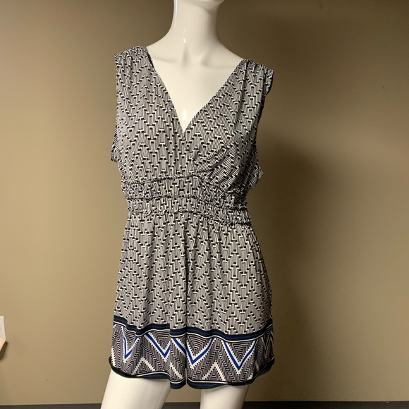 Max studio top - Picture 1 of 5